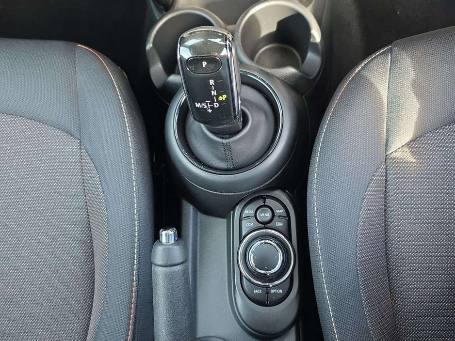 2023 MINI Hatch - image 19