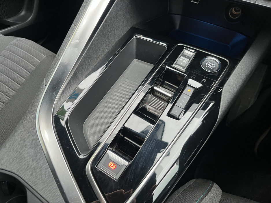 2024 Peugeot 3008 ACTIVE AUTOMATIC PETROL PLUG-IN HYBRID 1.6 //REVERSE CAMERA// €31,950