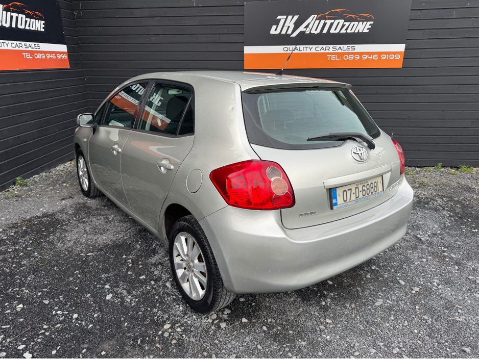 2007 Toyota Auris - image 6