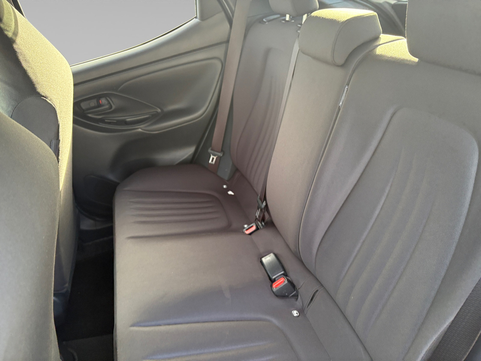 2020 Toyota Yaris - image 11