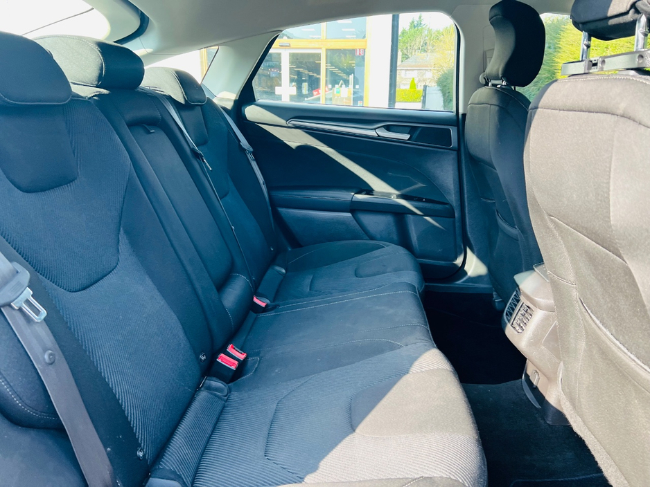 2016 Ford Mondeo - image 14