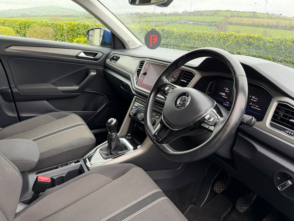 2020 Volkswagen T-Roc - image 11