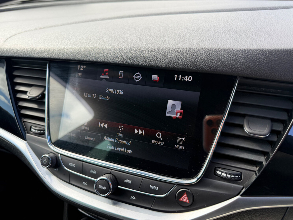 2015 Vauxhall Astra - image 13