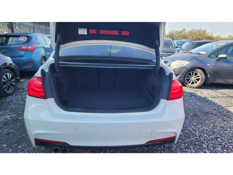 2018 BMW 3 Series - image 13