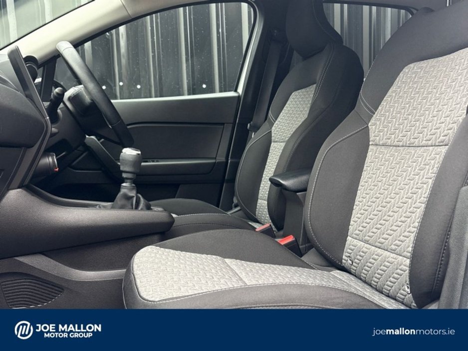 2022 Renault Captur - image 8