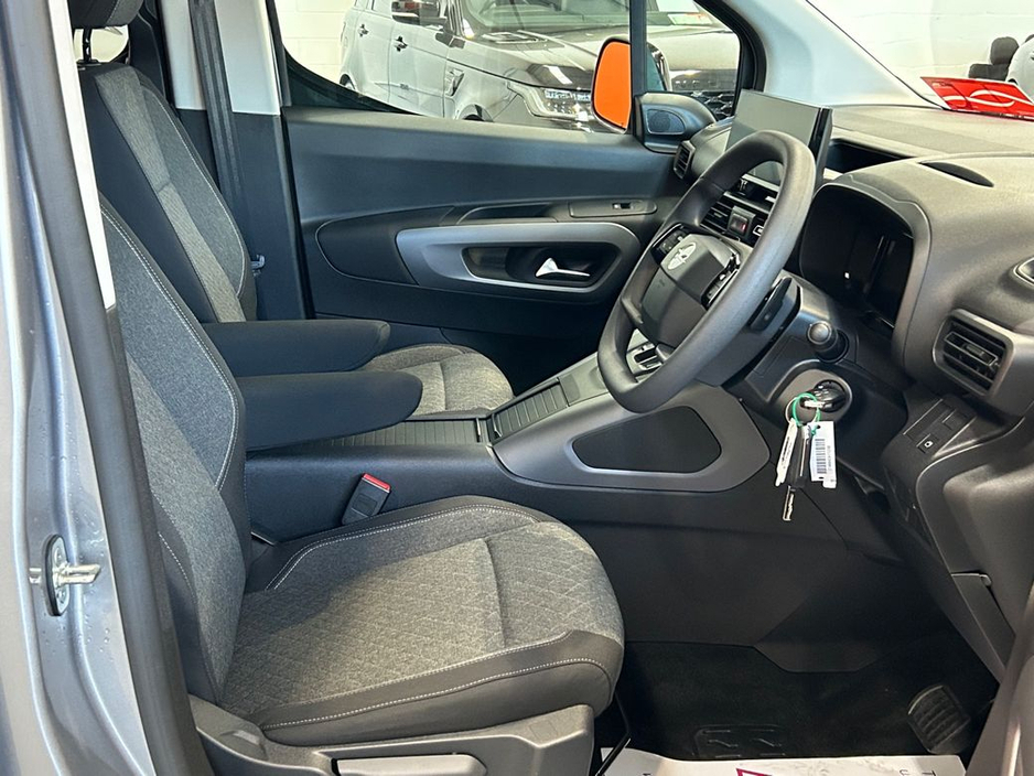 2026 Opel Combo 7 SEATER WHEELCHAIR ACCESIBLE TAXI €40,000