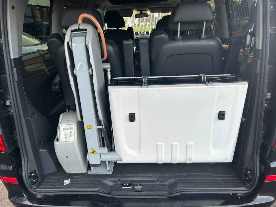 2008 Mercedes-Benz Viano AUTO//ELECTRIC WHEEL CHAIR RAMP//6 CAPTAINS UNMARKED LEATHER SEATS//DVD//ELECTRIC DOOR CLOSING///BRAND NEW NCT 2/2027///TINY MLS///UNIQUE OPPORTUNITY €15,950