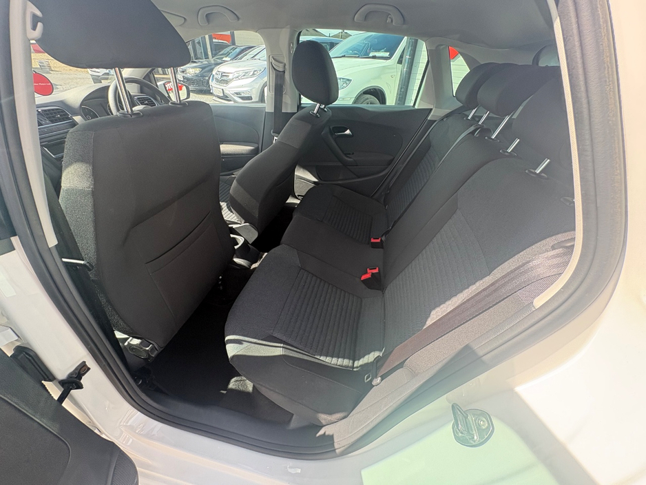 2014 Volkswagen Polo - image 13