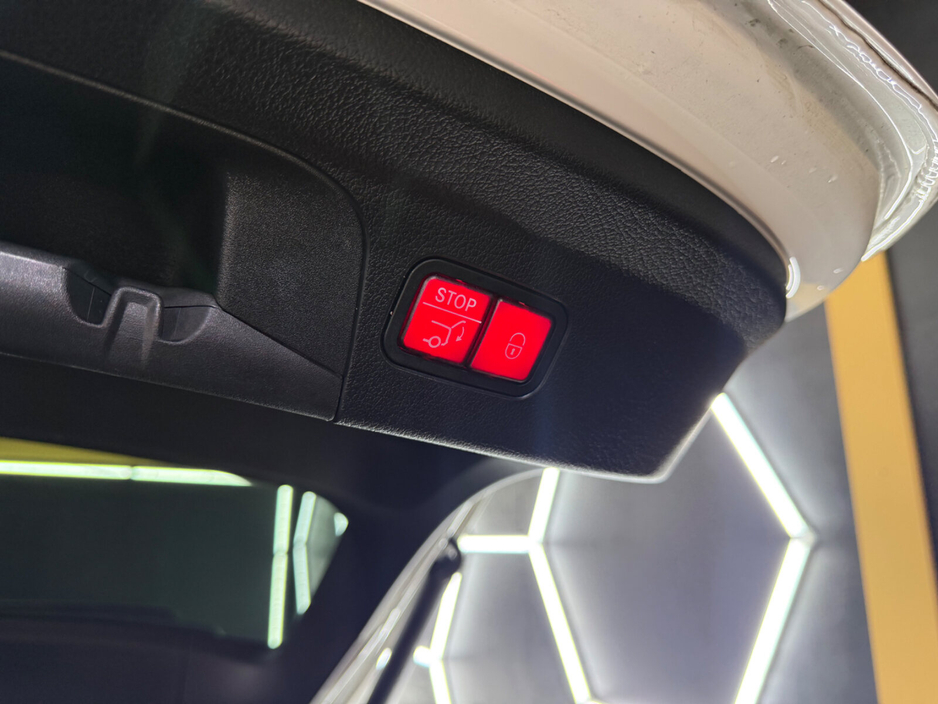 2021 Mercedes-Benz GLE Class - image 18