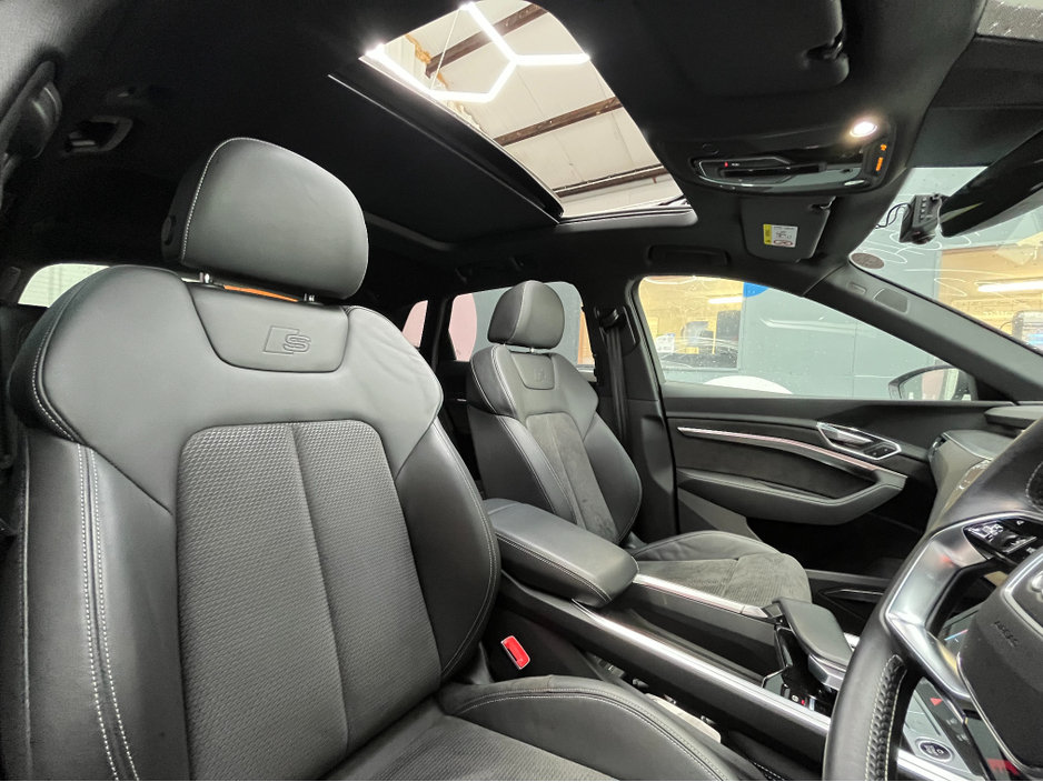 2022 Audi e-tron - image 11