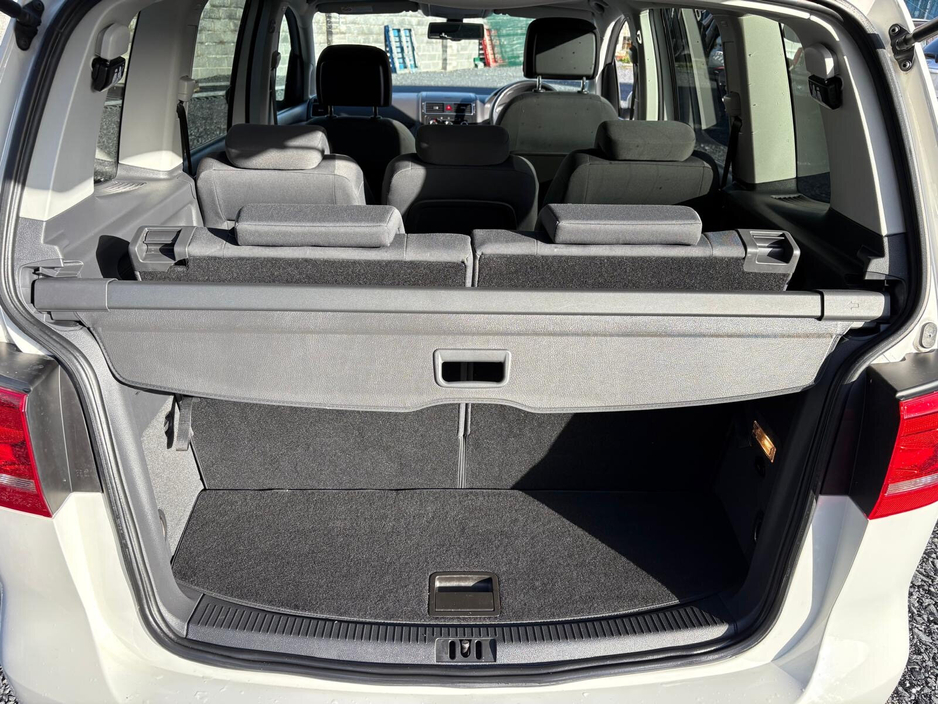 2014 Volkswagen Touran - image 13