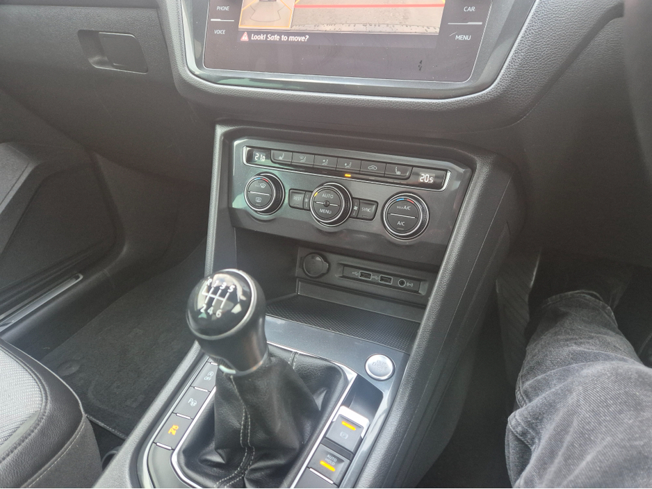 2020 Volkswagen Tiguan - image 18