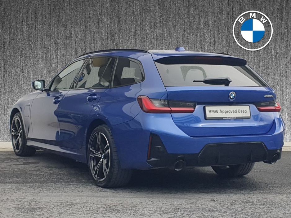 2025 BMW 3 Series - image 2