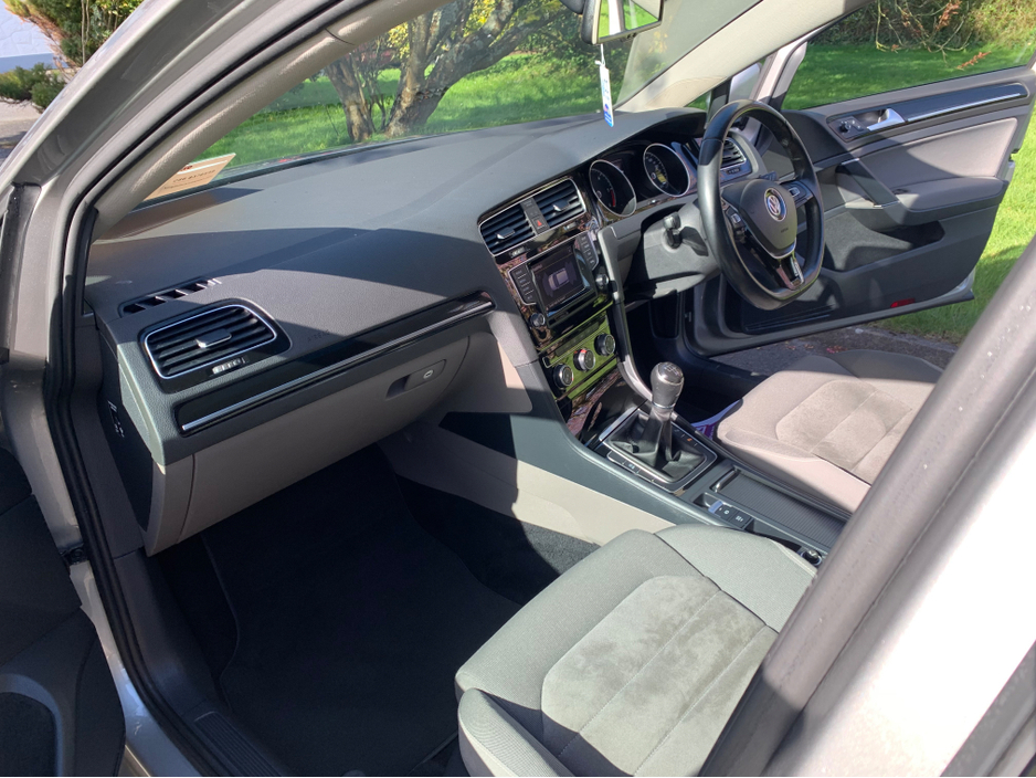 2014 Volkswagen Golf - image 21