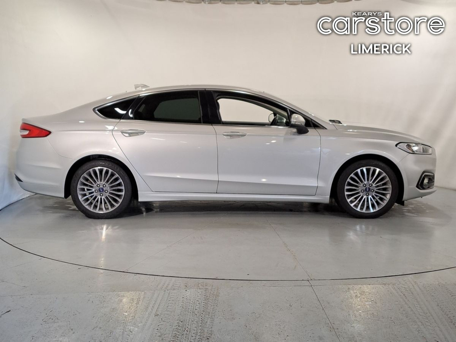 2022 Ford Mondeo - image 2