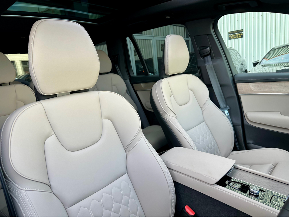 2025 Volvo XC90 - image 6