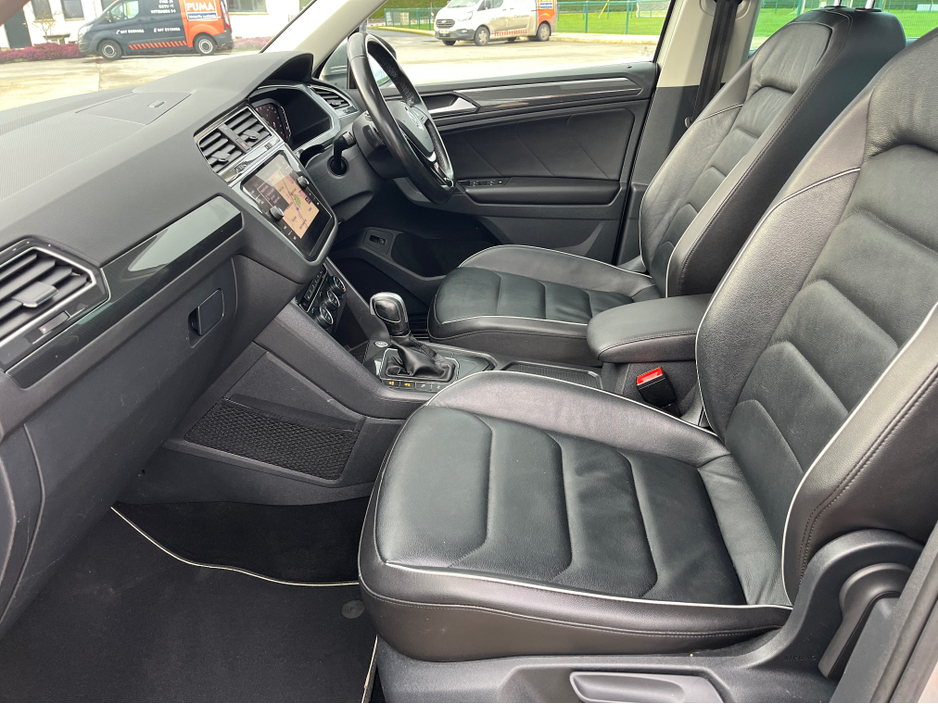 2020 Volkswagen Tiguan - image 2