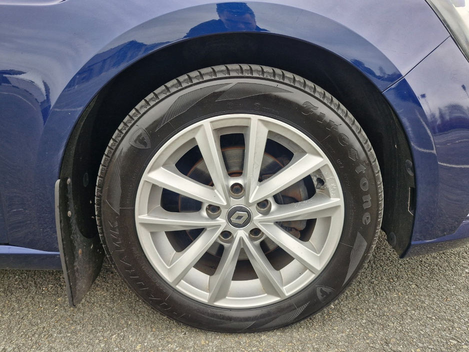 2017 Renault Megane - image 28