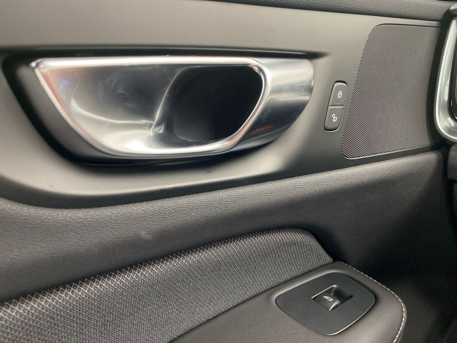 2026 Volvo V60 - image 19