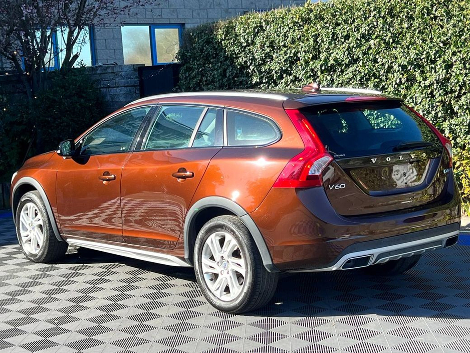 2016 Volvo V60 - image 5