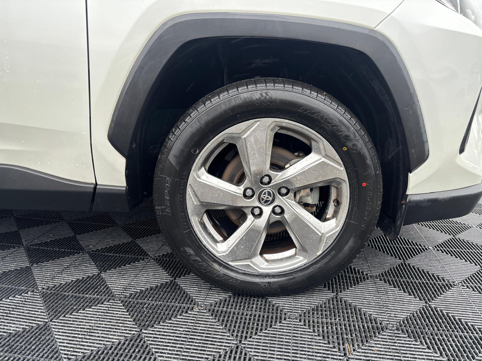 2020 Toyota Rav4 - image 3