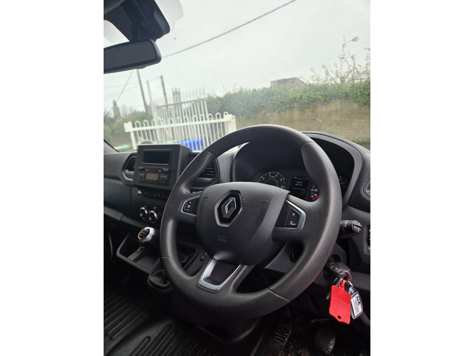 2023 Renault Master - image 6