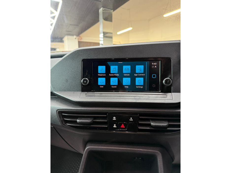 2022 Volkswagen Caddy - image 19