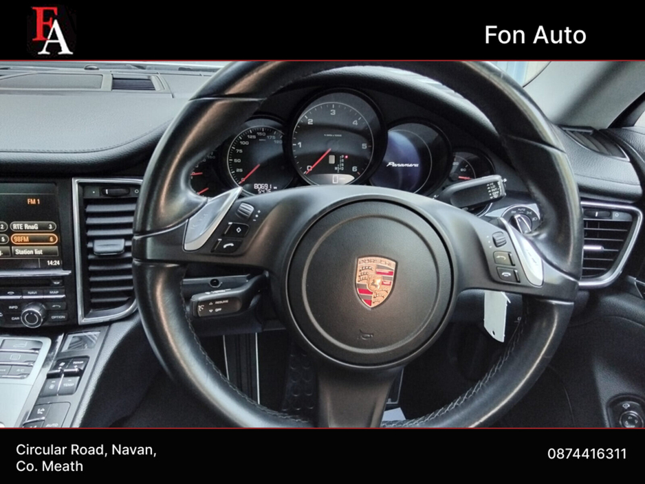 2015 Porsche Panamera - image 20