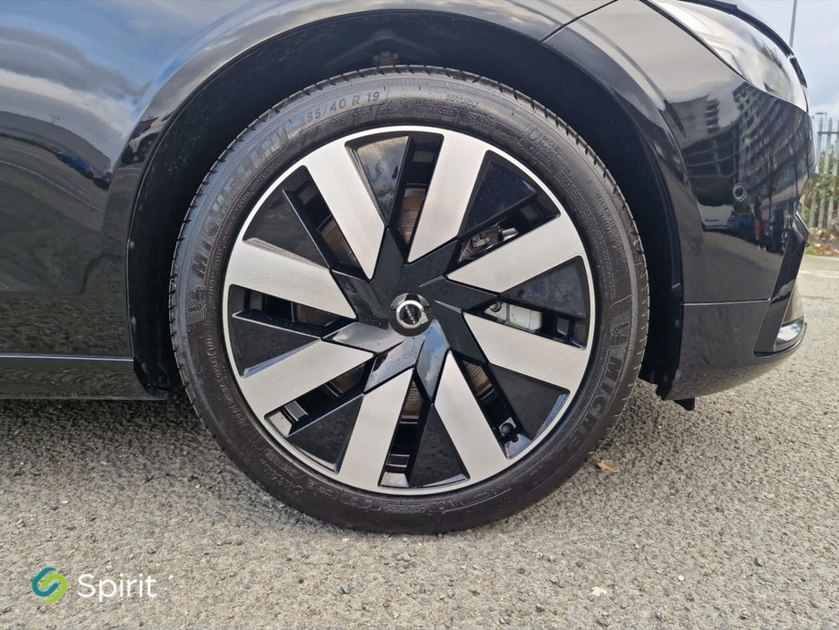 2026 Volvo V90 - image 9
