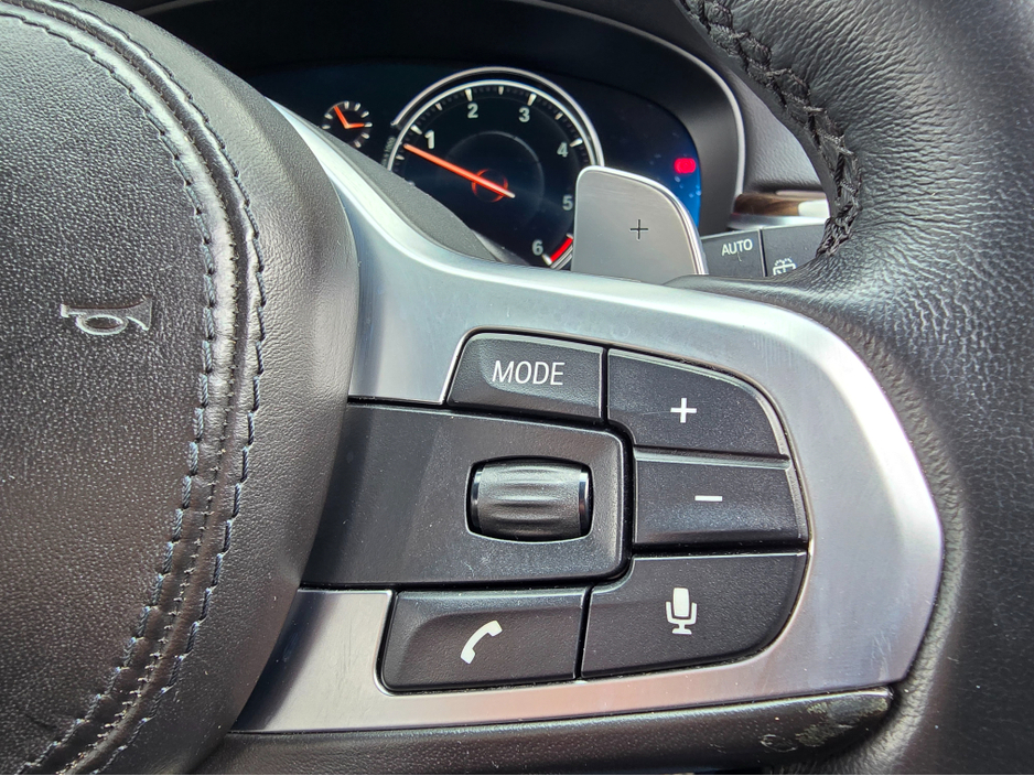 2017 BMW 5 Series - image 31