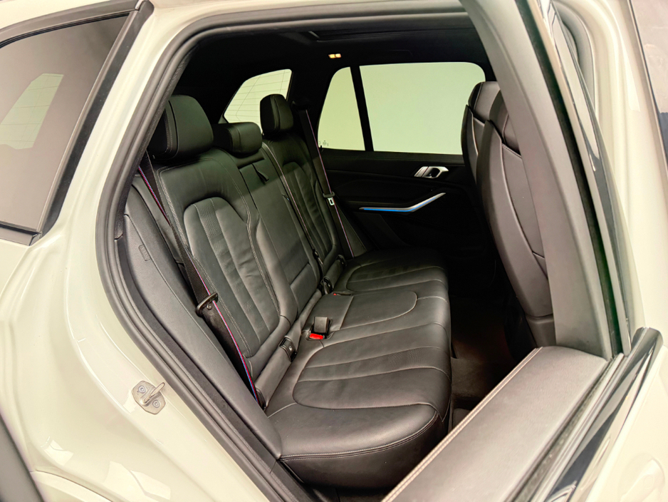 2022 BMW X5 - image 13