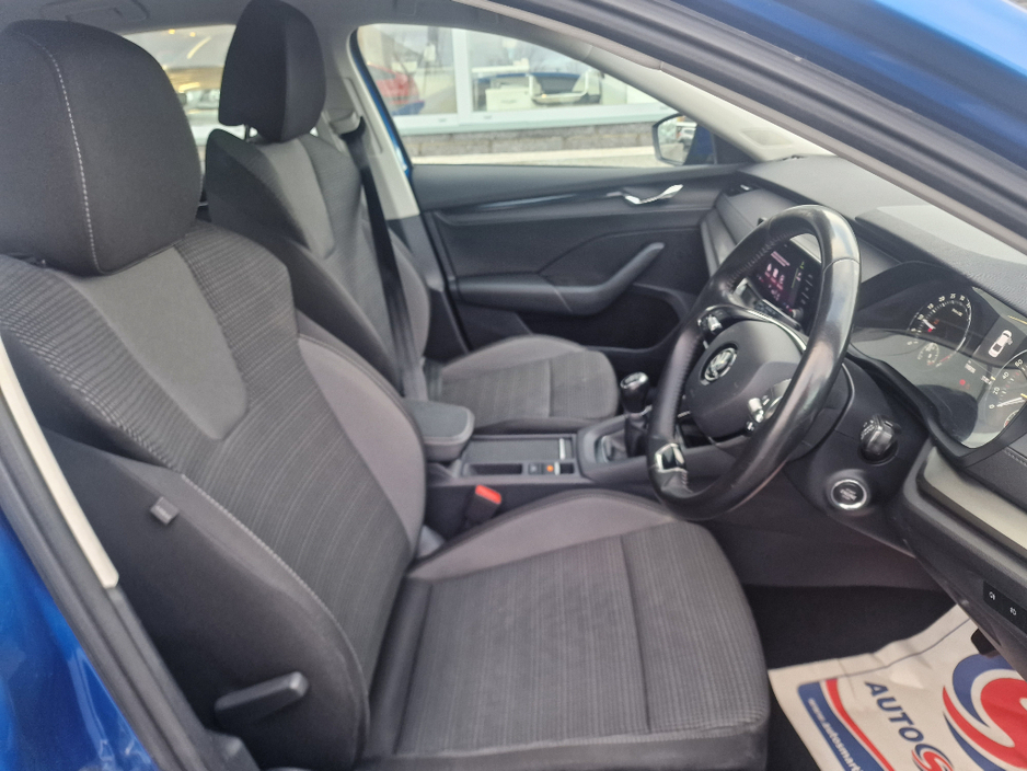 2022 Skoda Octavia - image 16