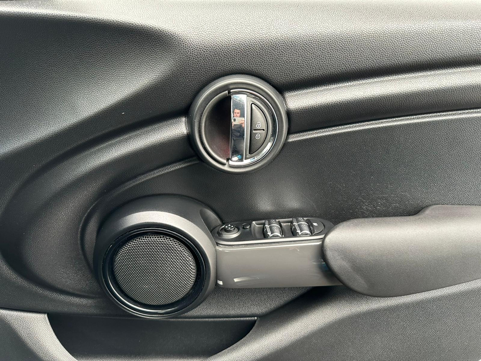 2017 MINI Cooper - image 26