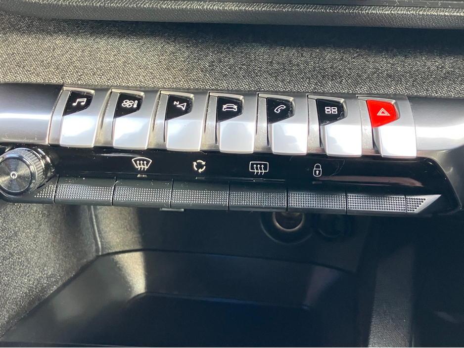 2019 Peugeot 5008 - image 16