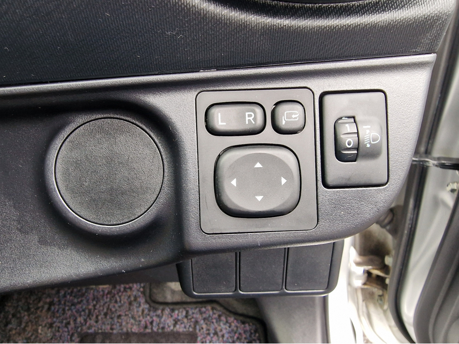 2017 Toyota Aqua - image 18