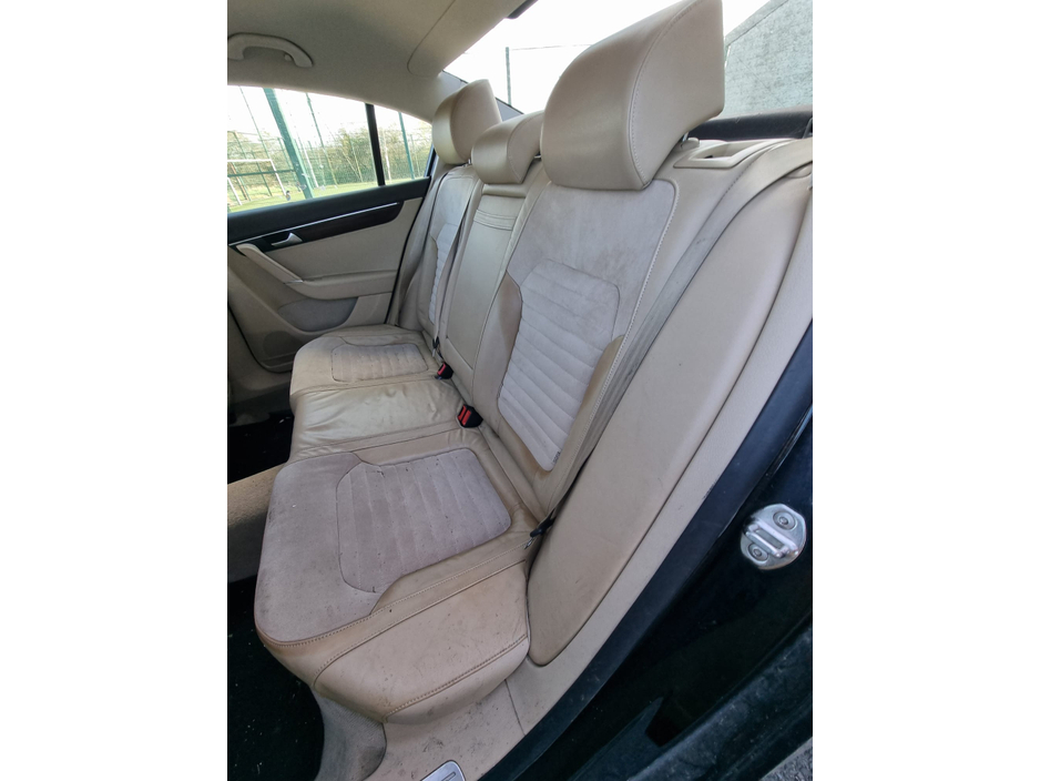 2011 Volkswagen Passat - image 19