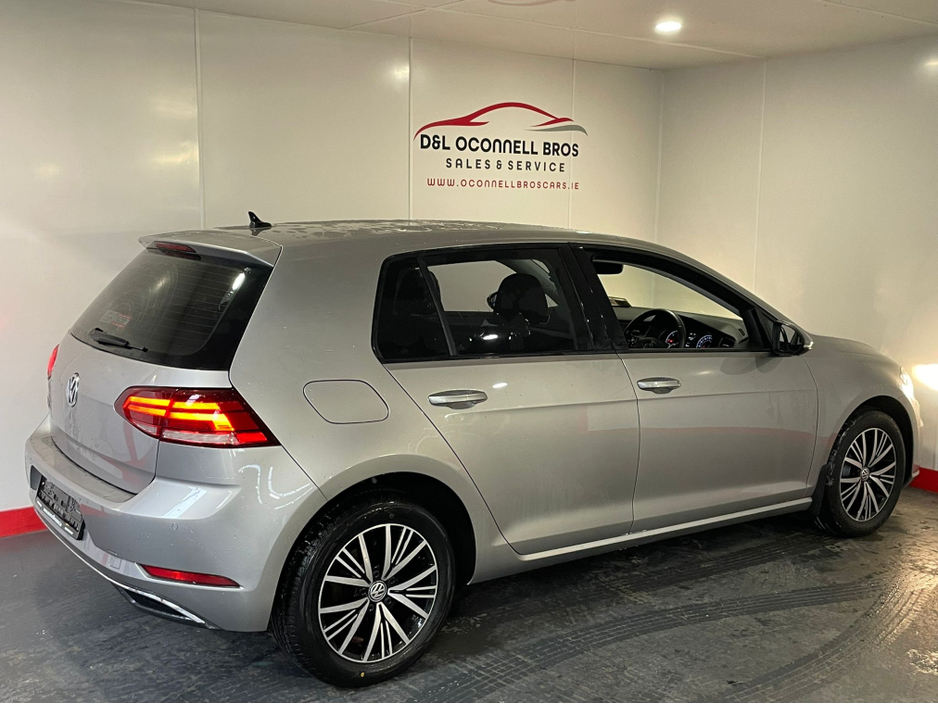 2018 Volkswagen Golf - image 9