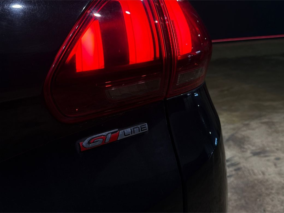 2016 Peugeot 2008 - image 10