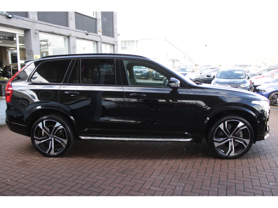 2023 Volvo XC90 - image 3