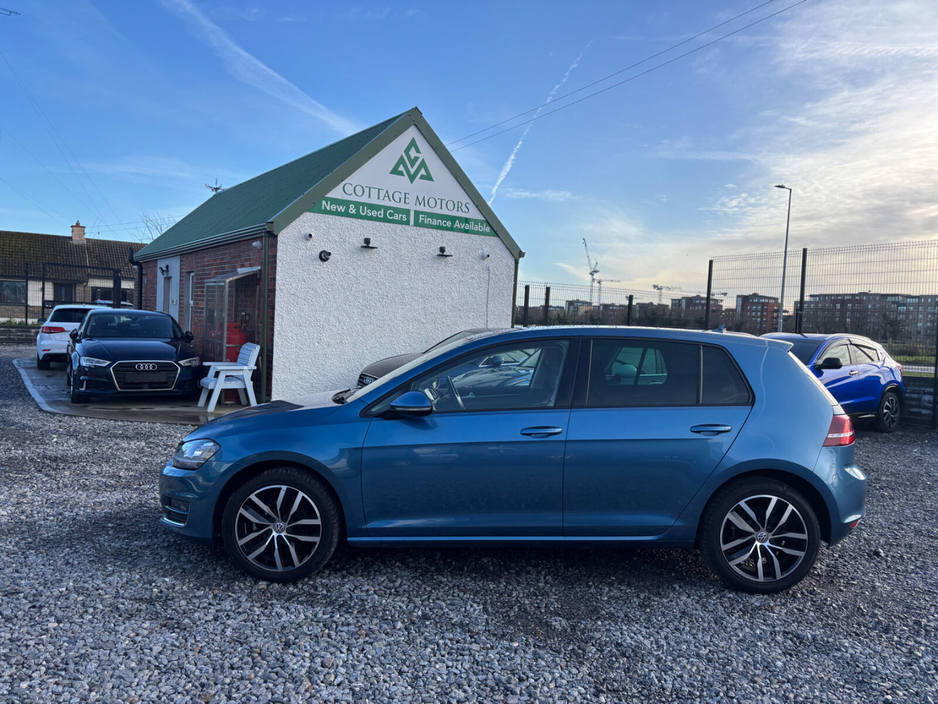 2017 Volkswagen Golf  €16,500