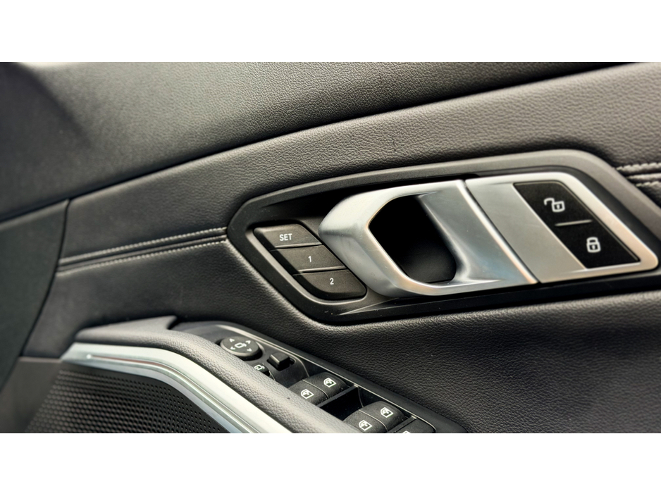 2020 BMW 3 Series - image 13