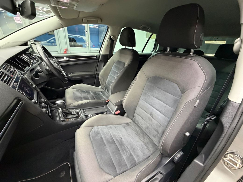 2017 Volkswagen Golf - image 25