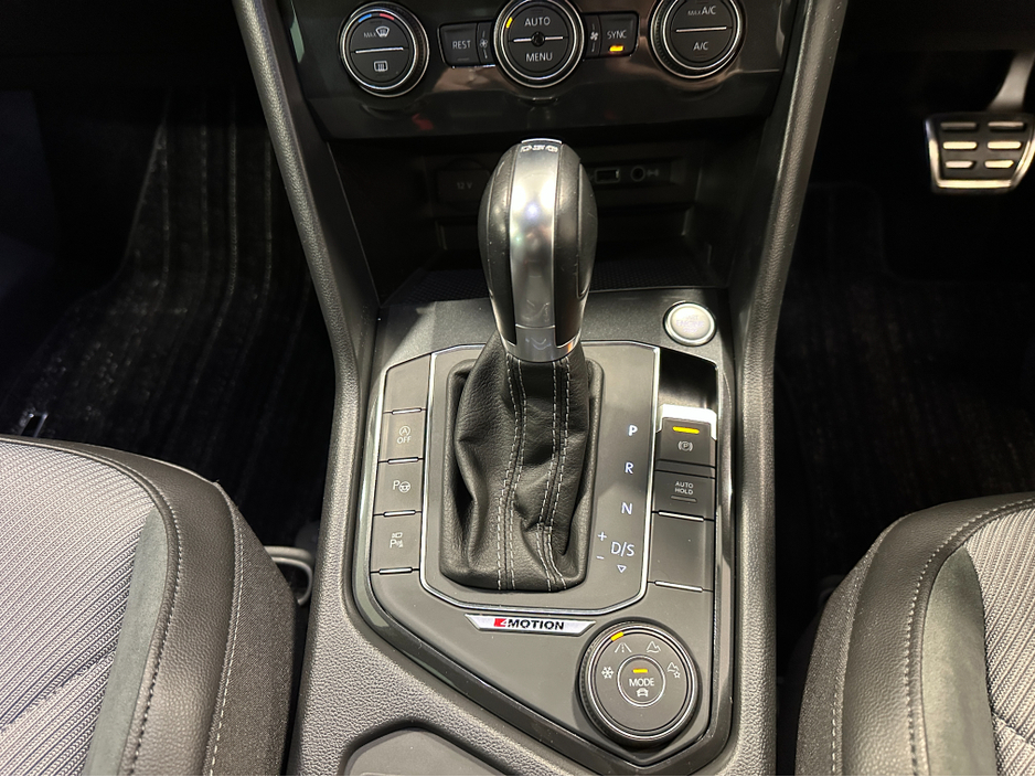 2019 Volkswagen Tiguan (191) TIGUAN 2.0TID R LINE DSG 4 MOTION LOW KMS VW/AUDI SPECIALISTS WWW.DENISDARCYCARS.IE €31,950