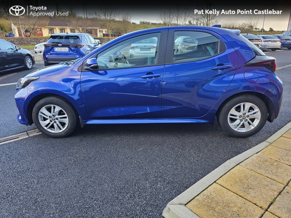 2023 Toyota Yaris - image 18