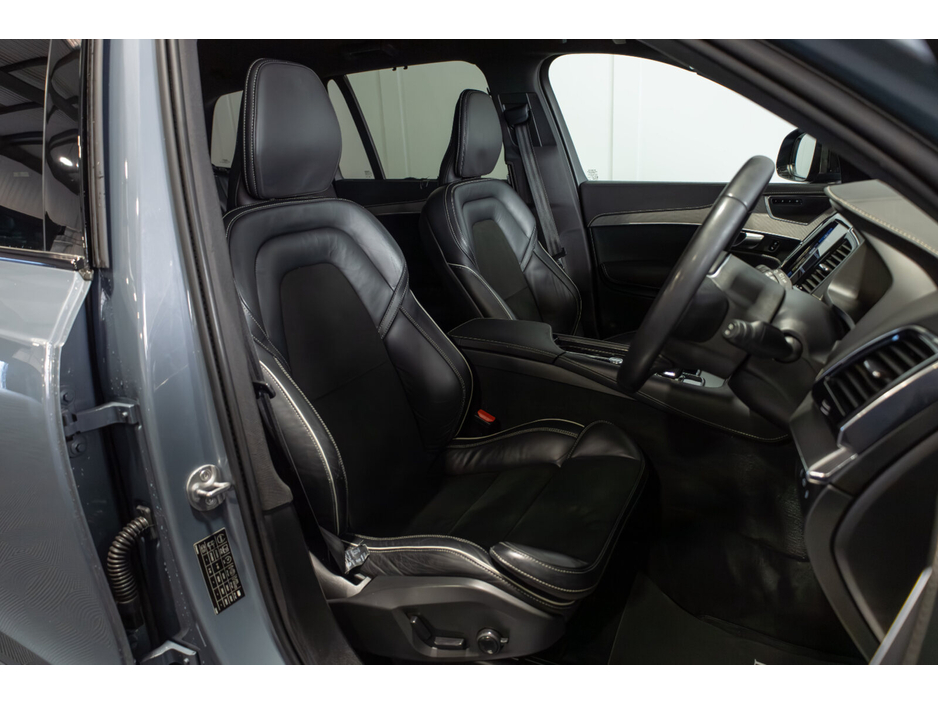 2022 Volvo XC90 PHEV T8 (390hp) R-Design AWD €59,950