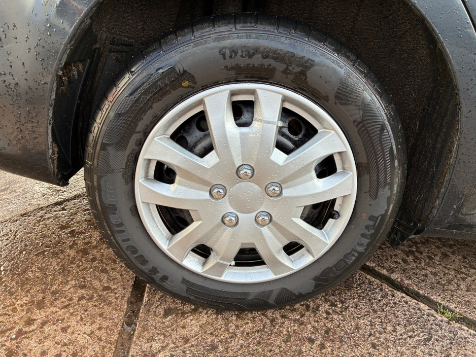 2012 Toyota Corolla 1.33 TERRA MC 4DR €3,950