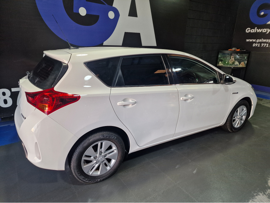 2014 Toyota Auris - image 9
