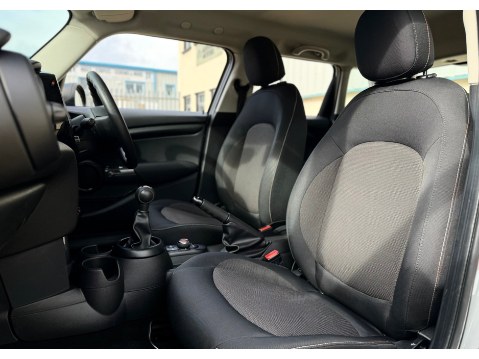 2016 MINI One - image 12