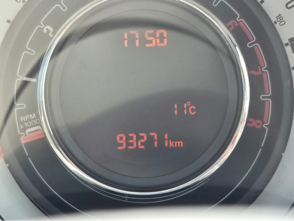 2017 Fiat 500 - image 9