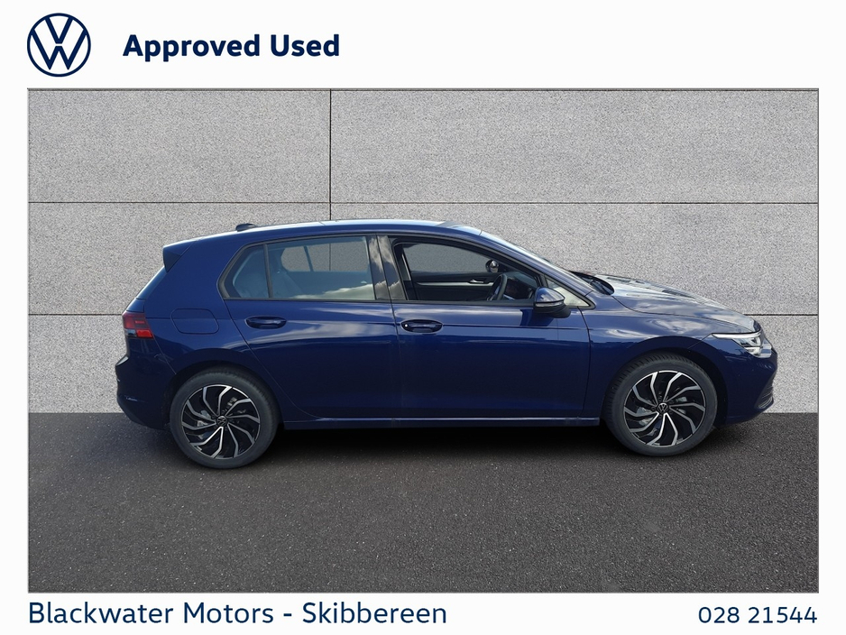 2023 Volkswagen Golf - image 11